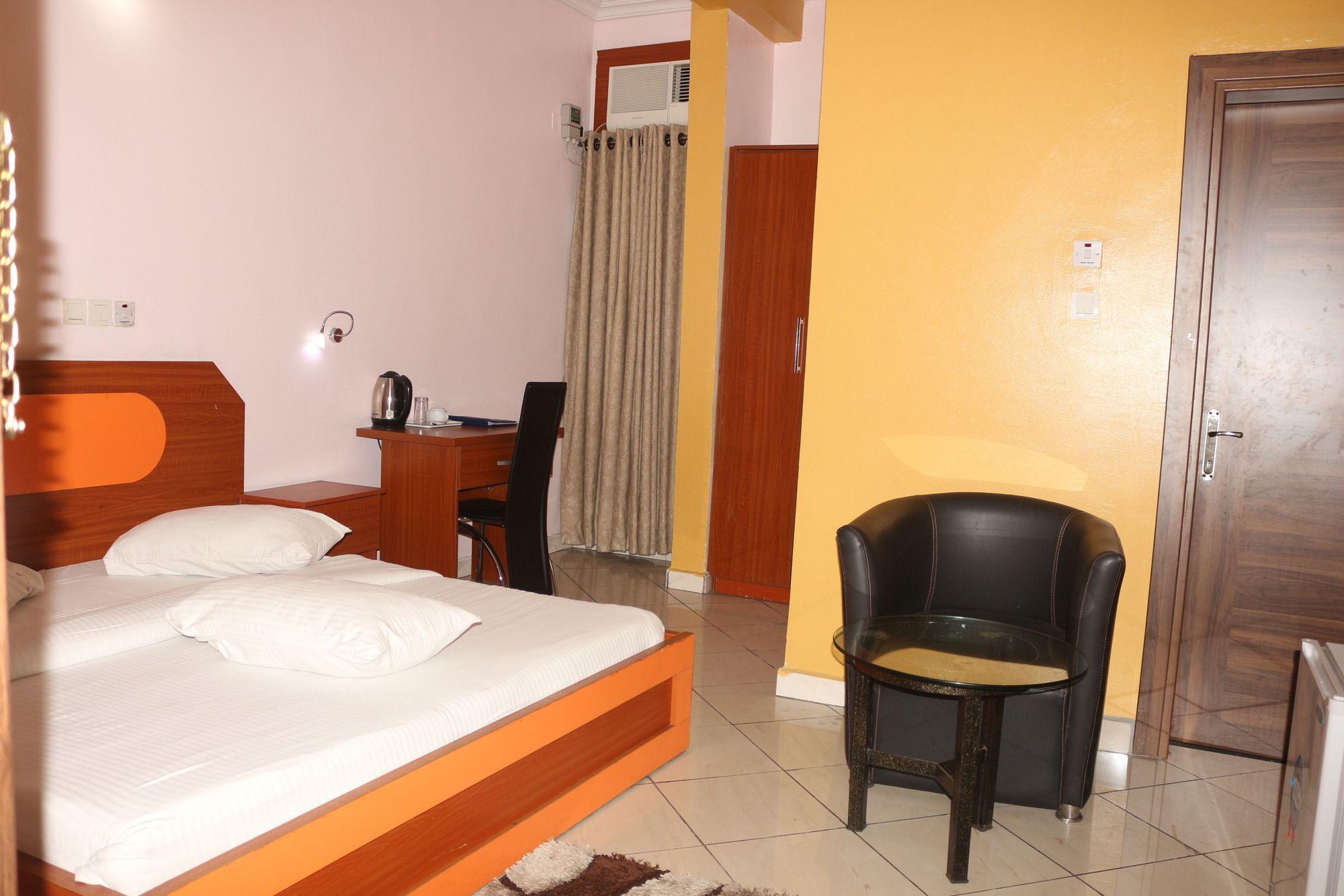 Royal Charlin Hotel And Suites Port Harcourt Extérieur photo