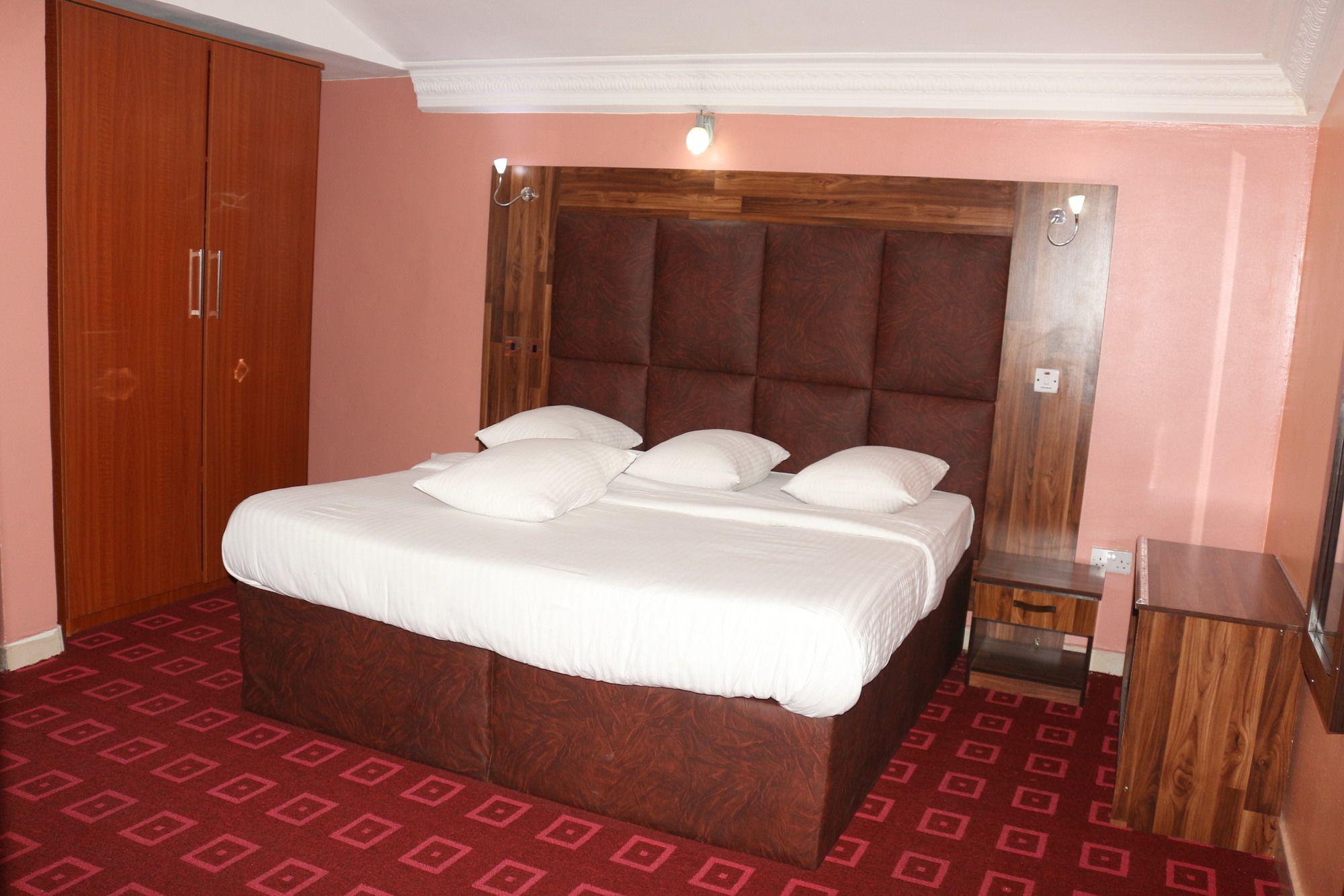 Royal Charlin Hotel And Suites Port Harcourt Extérieur photo
